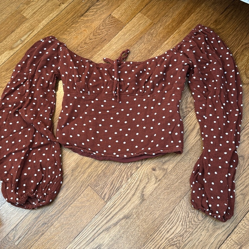 Abercrombie & Fitch brown and white polka dot peasant top.